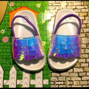 “FIRM”2pair of sandals